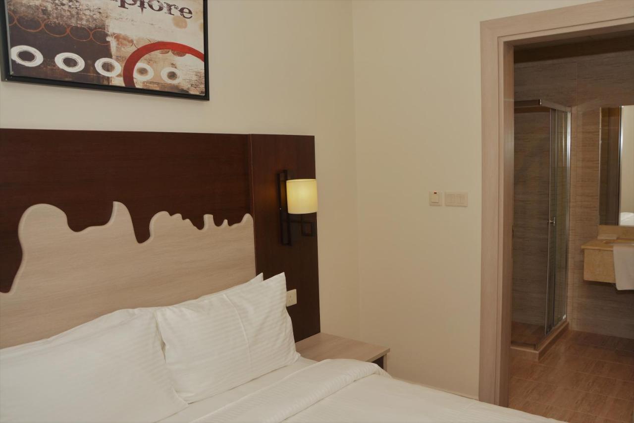 The Lofts Kuwait Fintas Vandrehjem Kuwait City Eksteriør billede